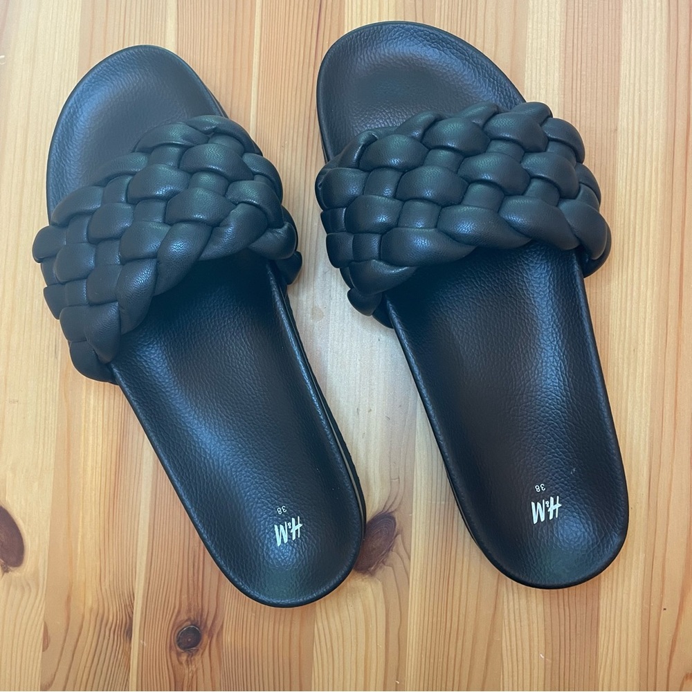 H&M black braided women’s slide sandal, size 7